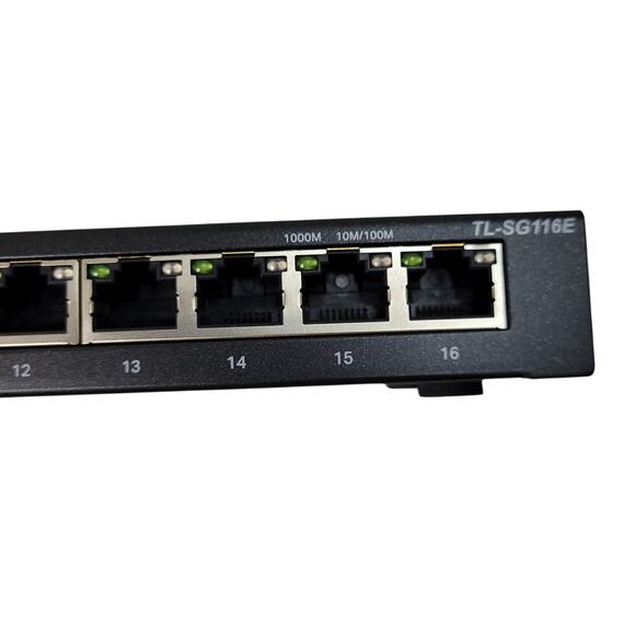 TP-LINK TL-SG116 16-Port Gigabit Desktop Switch Managed w/ Power Adapter Black - Picture 5 of 10